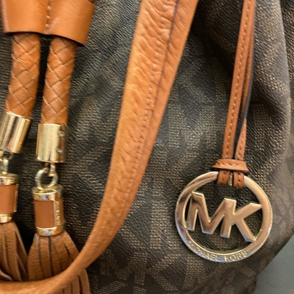 Michael Kors SIGNATURE bucket LOGO TOTE  with drawstring tassels MK SHOULDERBAG​ - Picture 3 of 15